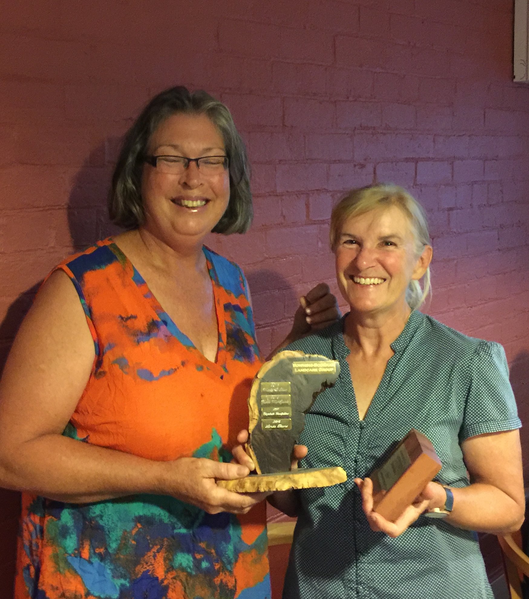 Linda receiving the award from Kath